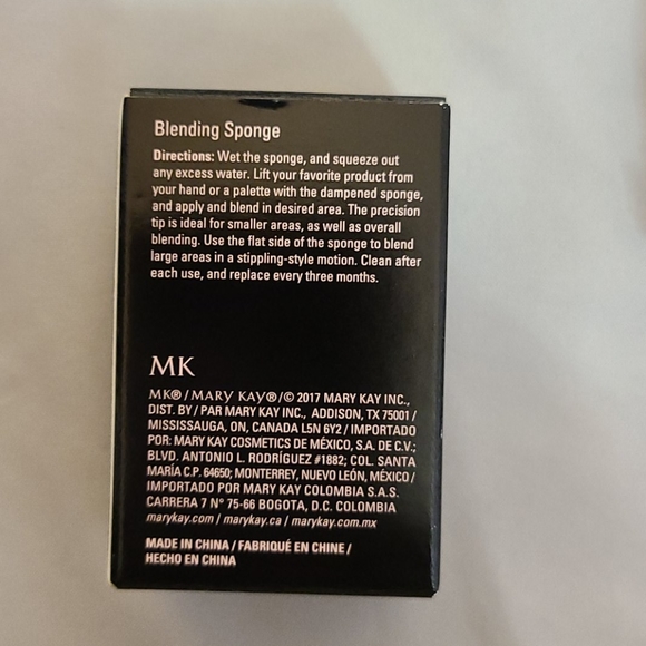 Mary Kay Blending Sponge - Picture 2 of 2
